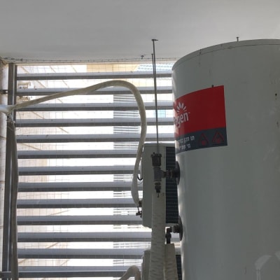 דוד שמש עם צינורות ומערכת חימום