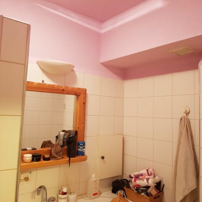 שליכט צבעוני בחדר המקלחת