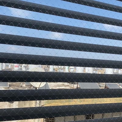 רשת איכותית בכל המסתור כביסה וניקוי יסודי של כל המסתור.