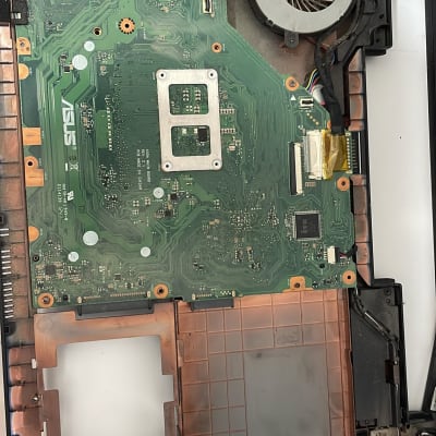 לוח אם של מחשב נייד עם מאוורר