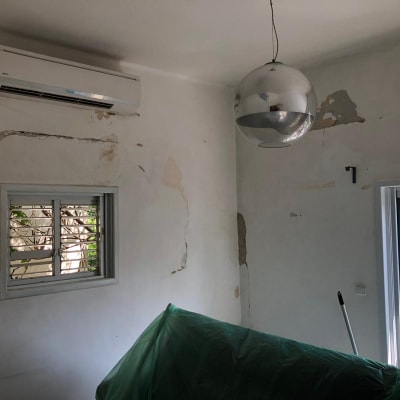 קירות מתקלפים, כיסוי ירוק, מקל צבע