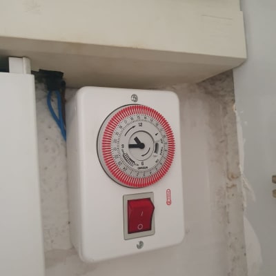 טיימר חשמלי עם מתג הפעלה וכיבוי