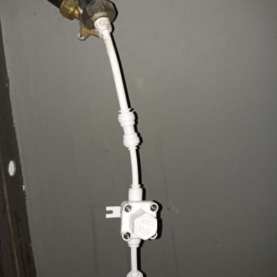 צינור מים עם שסתום וברז מתכת