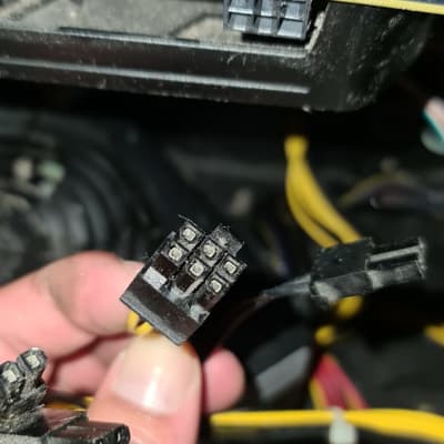 חיבורי כבלים לכרטיס גרפי במחשב