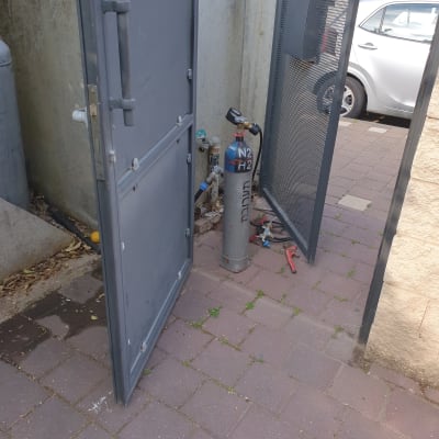 בלון גז, מפתח צינורות, צינורות מים