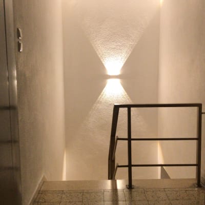 גוף תאורה (up&down)  לחלל המדרגות