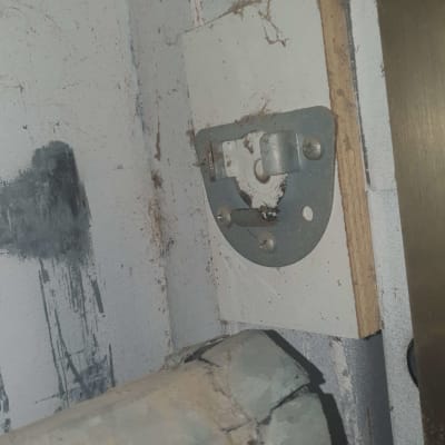 מנגנון מתכת של תריס עם גלגלת וחיבורים