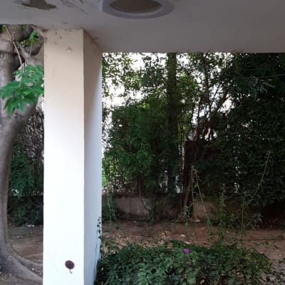 מנורת תקרה עגולה מותקנת על תקרה חיצונית