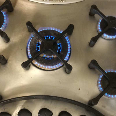 רק שתי להבות עבדו, יעקב תיקן את אלו שלא