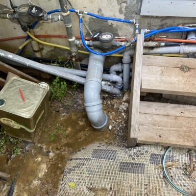 צינורות מים, מד מים, נזילה, חיבורים, תיקון אינסטלציה