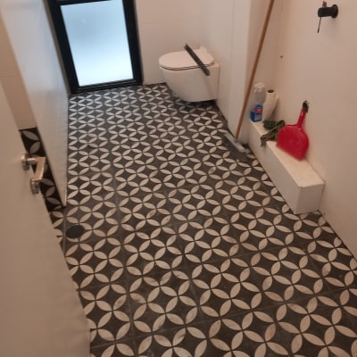 כלים לניקוי ושיפוץ בחדר אמבטיה