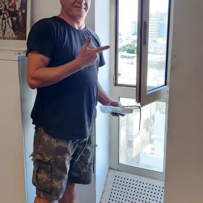 דורון והחלון הפתוח