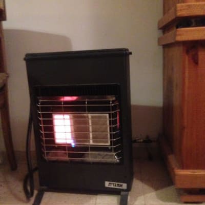 תנור חימום גז עם להבה גלויה