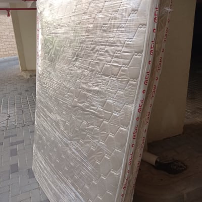 מזרן עטוף בניילון מוכן להובלה