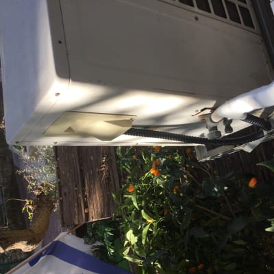 יחידת מיזוג אוויר עם חיווט חשמלי