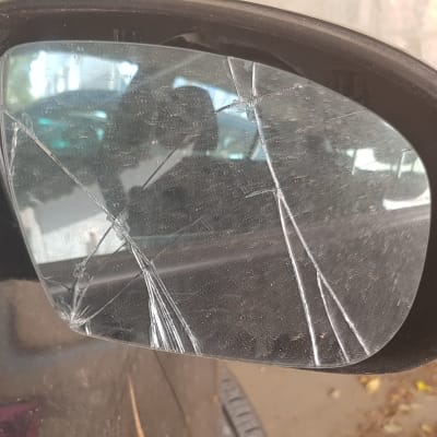 מראה ימנית לפני תיקון