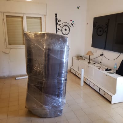 אורזים כל רהיט בצורה מוקפדת ויסודית