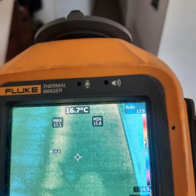 תמונה תרמית ממכשיר פלוק עם טמפרטורות שונות