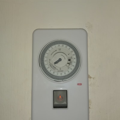 שעון טיימר חשמלי עם מתג הפעלה מואר