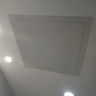 פתח תקרה מגבס עם תאורה שקועה