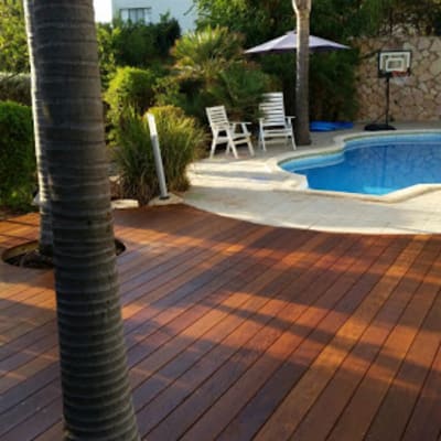 התקנת דק מעץ בגינה