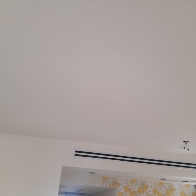 תקרת גבס עם פתחי מיזוג ותאורה