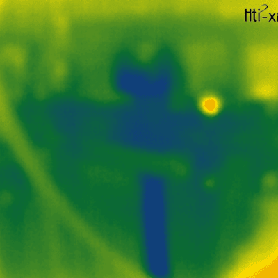 תמונה תרמית עם אזורים חמים וקרים