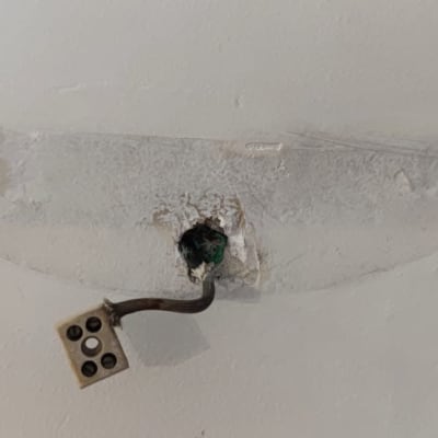 נק׳ תאורה בקיר