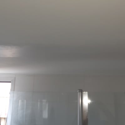 תיקון תקרה עם גבס בחדר אמבטיה