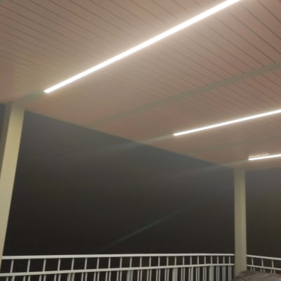 תאורת לד מותקנת בתקרה חיצונית