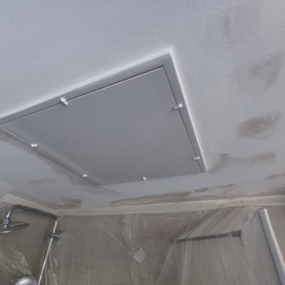 תיקוני צבע בתקרה עם לוח מתכת