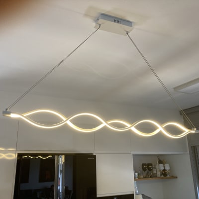 מנורת תקרה מעוצבת עם תאורה לד תלויה מהתקרה