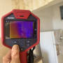 מד חום אינפרא אדום משמש לבדיקה בתחום איתור נזילות