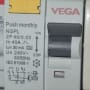 מפסק חשמלי עם כיתוב VEGA והוראות שימוש