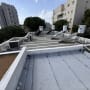 גג אטום עם יריעות ביטומניות ומתקני דודי שמש