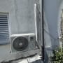 יחידת מיזוג אוויר חיצונית מותקנת על קיר