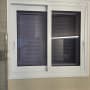חלון אלומיניום עם תריסים פנימיים