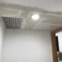 תקרת גבס עם תאורה ופתח אוורור