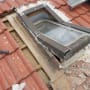 חלון גג עם איטום פגום ותיקונים חלקיים