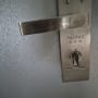 ידית דלת מתכת עם מנעול
