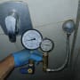 מד לחץ מים עם צינור גמיש ובורג