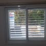 חלון אלומיניום עם תריסים נפתחים