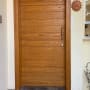דלת כניסה מעץ