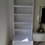 ארון מדפים לבן עם חמישה מדפים