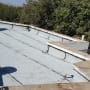 גג אטום עם יריעות ביטומניות ואיטום בזפת