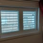 חלון אלומיניום עם תריסים אופקיים