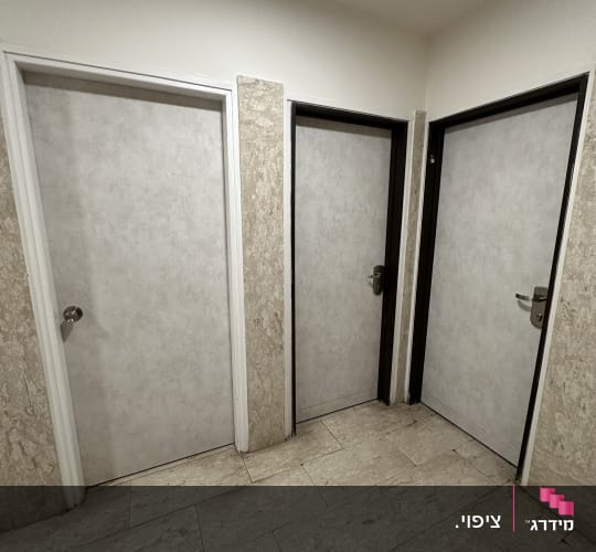 ציפוי דלתות מוסדיות בטפט דמוי בטון אפור