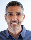 תמונת פורטרט של בעל המקצוע