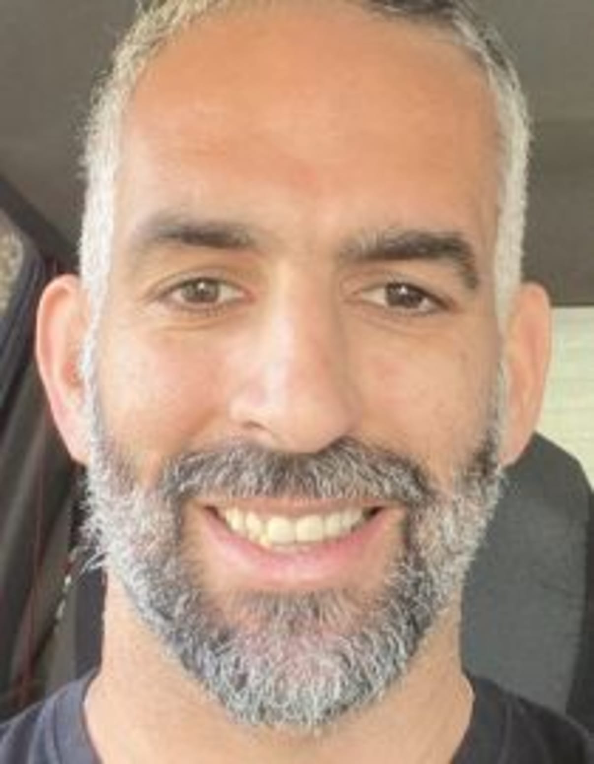 תמונת פורטרט של בעל המקצוע