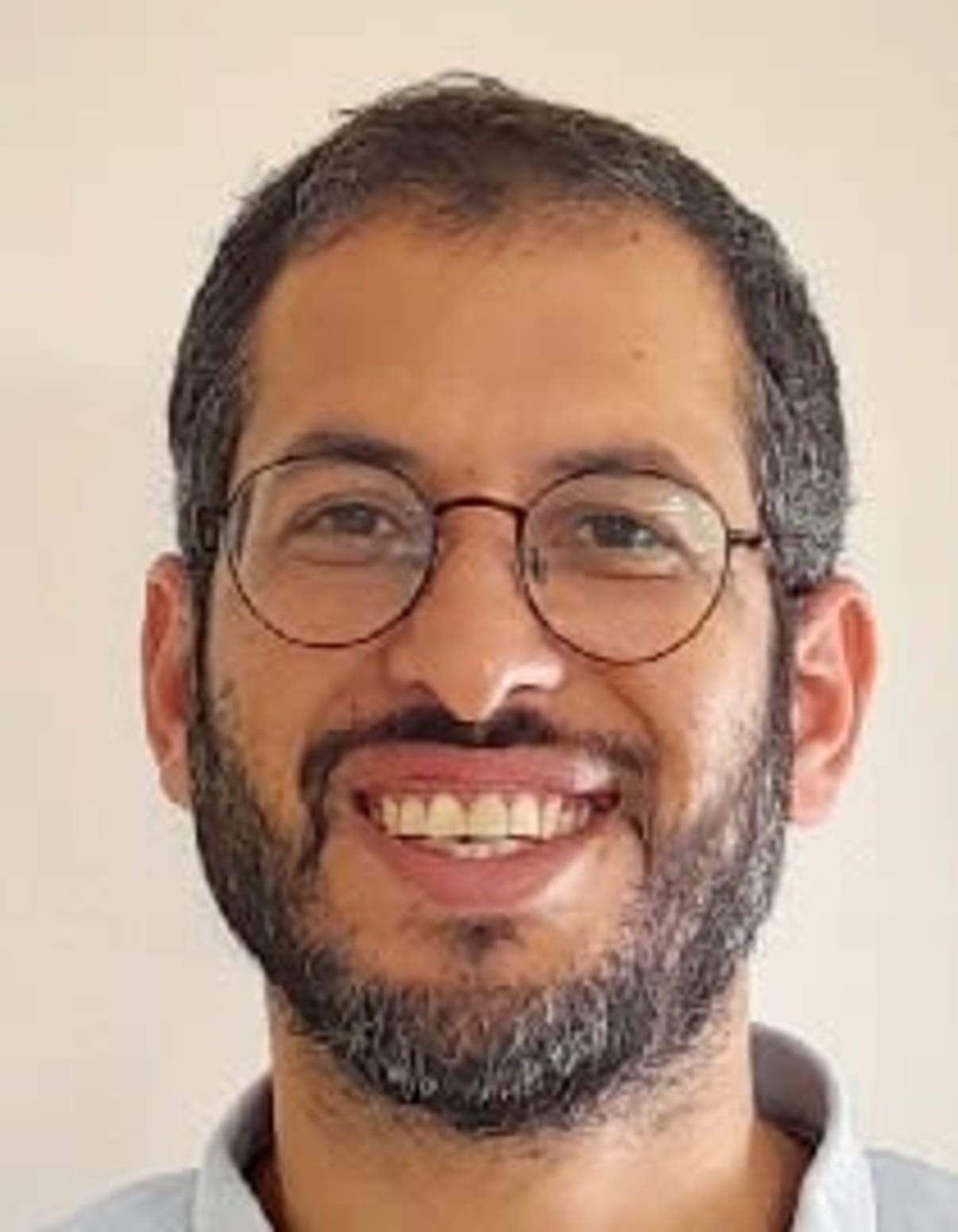 תמונת פורטרט של בעל המקצוע